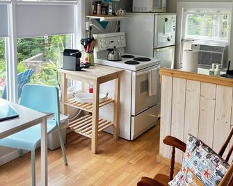 The Seanery Cottages Bunkie for Two - Hubbards - Kitchen
