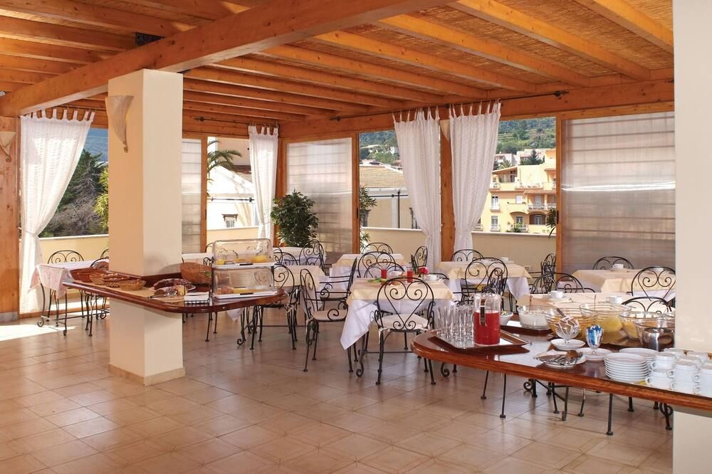 Hotel La Filadelfia - ליפארי - מסעדה