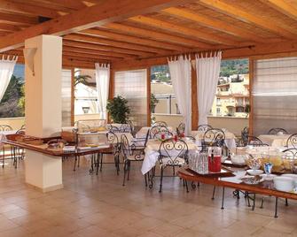 لا فيلاديلفيا - ليباري - مطعم