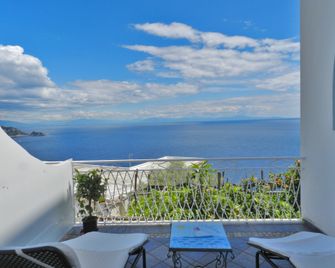 Hotel Holiday - Praiano - Balcón