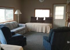 Cozy lakefront cottage! Family and Pet Friendly! Relax and enjoy lake life! - Dry Ridge - Living room