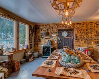 Beach House, Ocean Views Out Every Window 2 Sandy Beaches Kayaks Glacier & More - Seldovia - Dining room