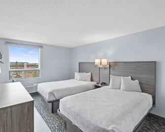 Emerald Hotel & Suites Calgary Airport - Калгарі - Спальня