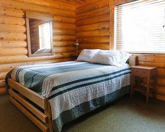 Bunkhouse 3 at Gallatin Canyon Cabins - Gallatin Gateway - Habitación