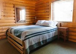 Bunkhouse 3 at Gallatin Canyon Cabins - Gallatin Gateway - Bedroom