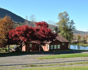 Scenic Fingerlakes Hideaway , Bristol Mountain, Letchworth Park! - Honeoye - Edificio