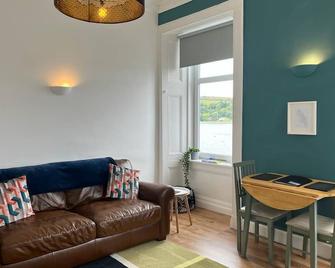 Beautiful Upper Apartment/Stunning Sea Views, Isle of Bute - Isle of Bute - Living room