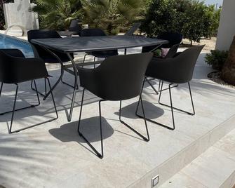Modern villa with large garden and heated pool near the sea - Catral - Patio
