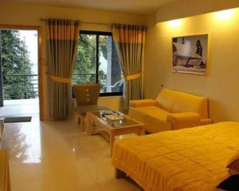 Summer Retreat Hotel - Khānspur - Living room