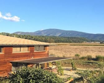 House & Studio for 6 - 8 travellers with views of Mont Ventoux - Crestet - Building