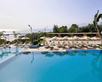 Saldae Hotel Bejaia - Bejaia - Bể bơi