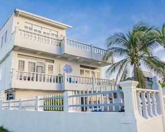 By The Sea Guest House - San Andrés - Building