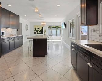 Custom home with cabana, heated pool, spa and view - سان دييغو - مطبخ