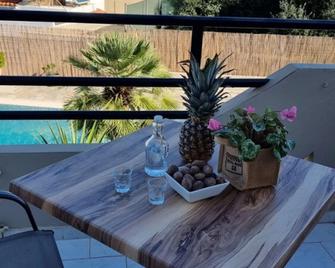 Secret Garden Hotel - Maleme - Balkón