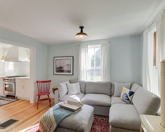 Downtown Bar Harbor Rental Home About 1 - Bar Harbor - Sala de estar
