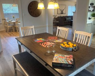 3BR Retreat - King & Queen Beds, Near Austin and Hill Country Fun - Cedar Park - Jídelna