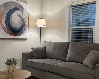 Cedar Street Retreat - Heart of Aksarben! - Omaha - Sala de estar