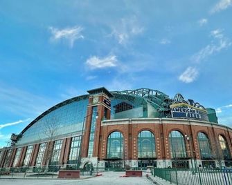 Clarion Pointe Milwaukee Airport - Milwaukee - Edificio