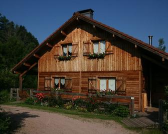 Comfortable and warm chalet were you can recharge your batteries - Ban-de-Laveline - Edificio