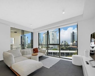 Ipanema Holiday Resort - Surfers Paradise - Living room