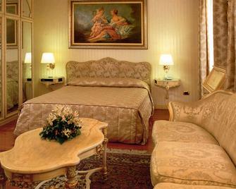 Andreola Central Hotel - Milano - Camera da letto