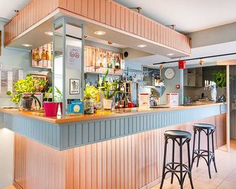 Logis Hotel- Hotel Restaurant Le Rialto - אלבי - בר