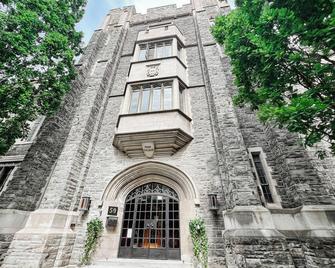 Knox Residence - University of Toronto - Toronto - Building