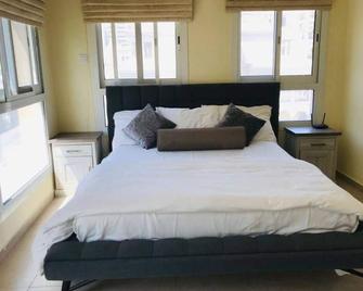 An Eco-friendly Villa in Middle of Jvc, Dubai - Dubai - Bedroom