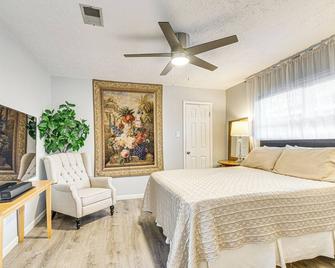 6 Mi to Clear Lake: Family Home w/ Patio & Yard - Webster - Bedroom