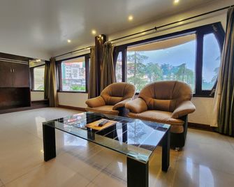 Hotel Surya - Shimla - Living room