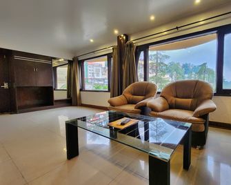 Hotel Surya - Shimla - Stue