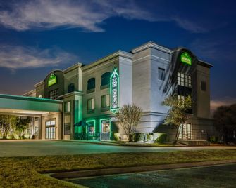 Wingate by Wyndham Round Rock Hotel & Conference Center - Round Rock - Gebäude