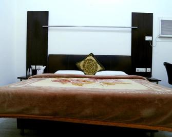 Hotel Rajmahal - Morādābād - Bedroom