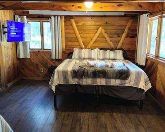 Ponderosa Pines Inn And Cabins - Lead - Slaapkamer