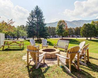 Cozy townhome with on-site pools, hot tub, tennis, game room & gym - Warren - Patio