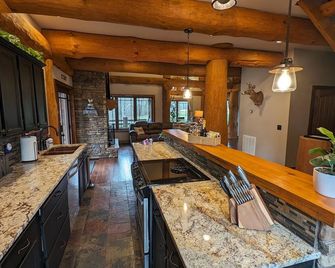 The Holston River Lodge:Paradise on the River, Hot Tub,Kayaking,Fishing&Wineries - Marion - Keuken