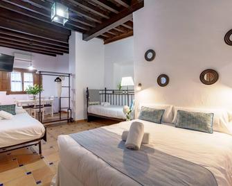 Suites Casa De Las Columnas - Granada - Habitación