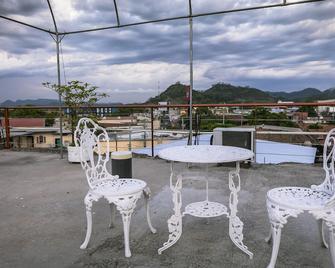 Hotel Mediterraneo Inn - Santa Rosa de Lima - Balcón