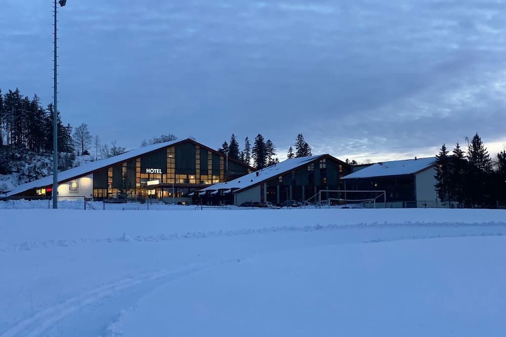 جورا سبورت آند سبا ريزورت