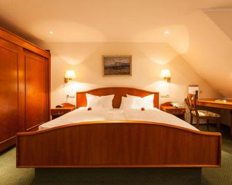 Romantik Hotel Zur Sonne - Badenweiler - Yatak Odası