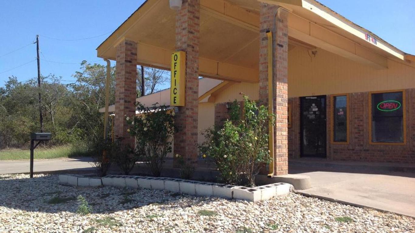 Westworld Country Inn