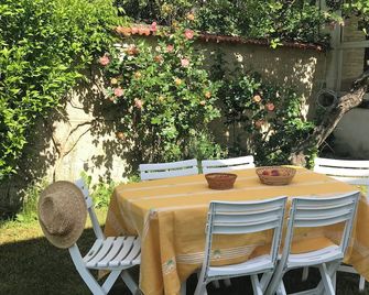 Burgundy : Lovely House With A View On The Countryside - Arcy-sur-Cure - Patio