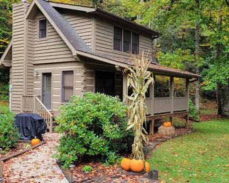 Cozy Log Cabin Getaway Waynesville, Smokey Mountains, Blue ridge Parkway - Canton - Edificio