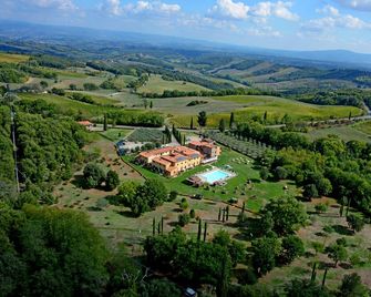 Hotel Casolare Le Terre Rosse - San Gimignano