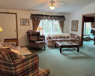 Port Sanilac - Lexington area, Country Setting \'Home Away from Home\' - Port Sanilac - Living room