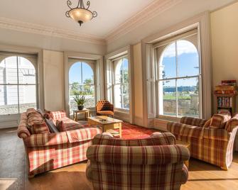 1 Elliot Terrace - Plymouth - Oturma odası