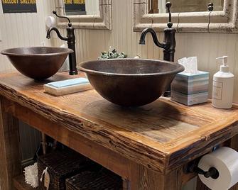 Luxe cabin minutes away from Marty Stuart's Congress of Country Music - Philadelphia