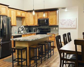 Calling Outdoor Adventurers! Resting on Grace Lake House with Home Theater! - Bemidji - Kitchen
