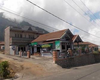 Penginapan / Homestay Balqis Near Bromo - Putus - Bâtiment