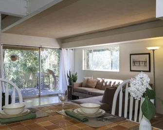 Midcentury-Modern Garden Level Apartment - Santa Rosa - Living room